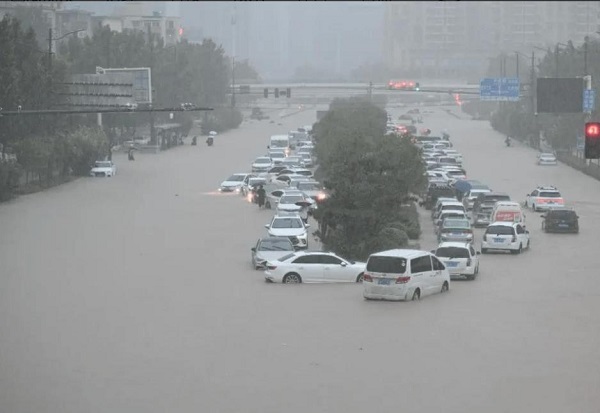 河南平顶山暴雨亲历者:没看到雨停不敢睡觉